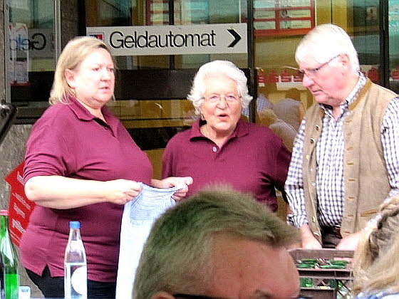 db_Exvorstandin_Betty_Kilian_mit_1__Vorstandin_Irmi_Weissfloch1.jpg